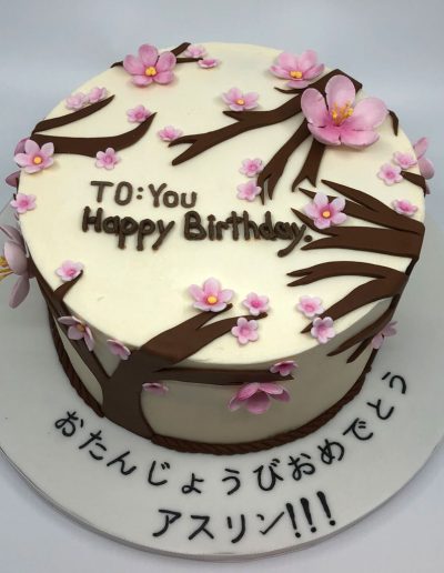 Cake with cherry blossoms and Japanese lettering